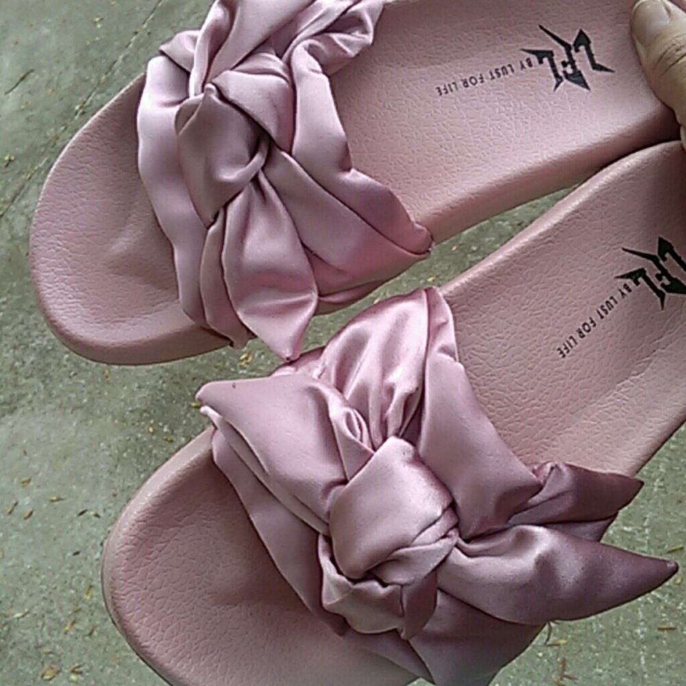 Shoes - Picture 4 of 4